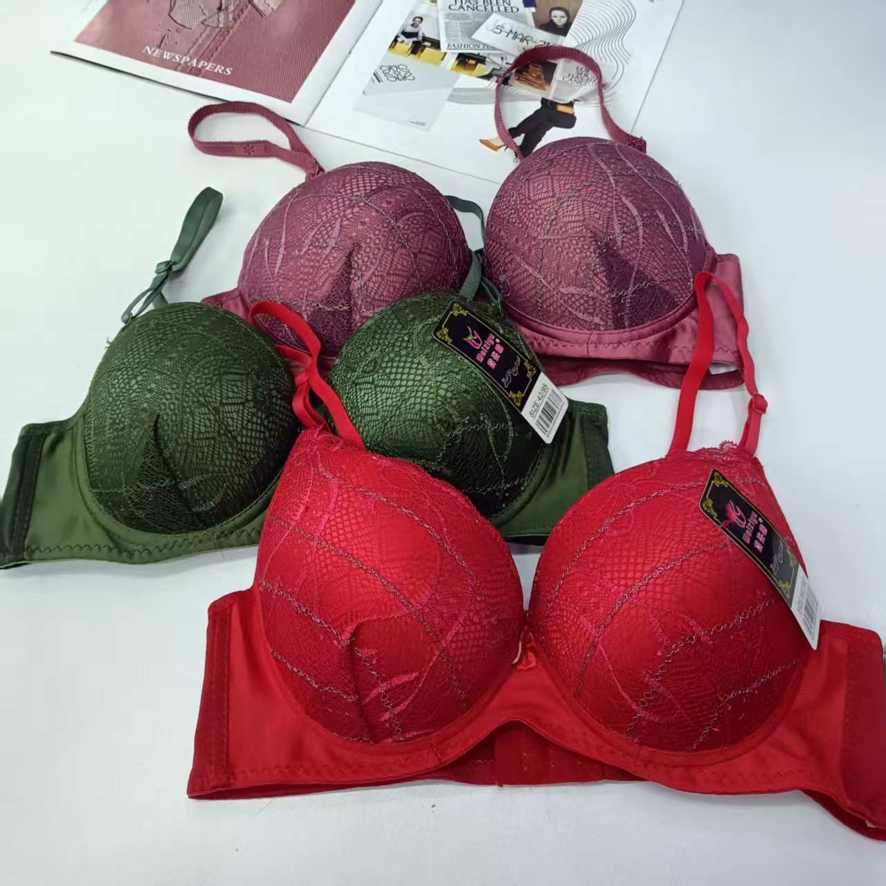 Model 190# is a large-sized women's underwear and bra for export to the Middle East and Africa. It features a lifting, gathering, comfortable and reinforced sports bra for women, QNI details Picture