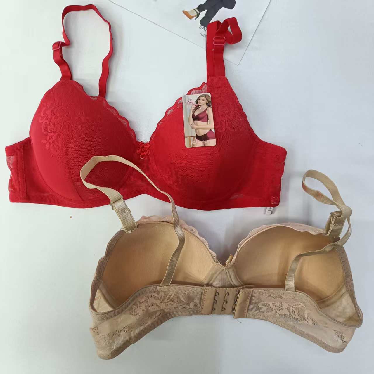 The 225# style of large-sized bras and undergarments for women exported to the Middle East and Africa are gathered together for a comfortable and reinforced sports bra for women, QNI Application Scenario