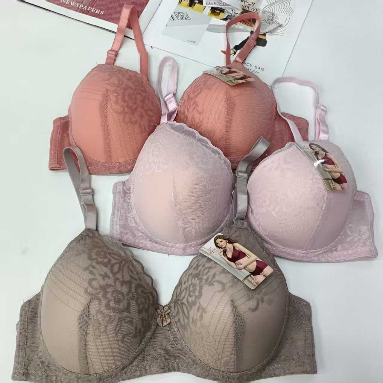 The 225# style of large-sized bras and undergarments for women exported to the Middle East and Africa are gathered together for a comfortable and reinforced sports bra for women, QNI details Picture