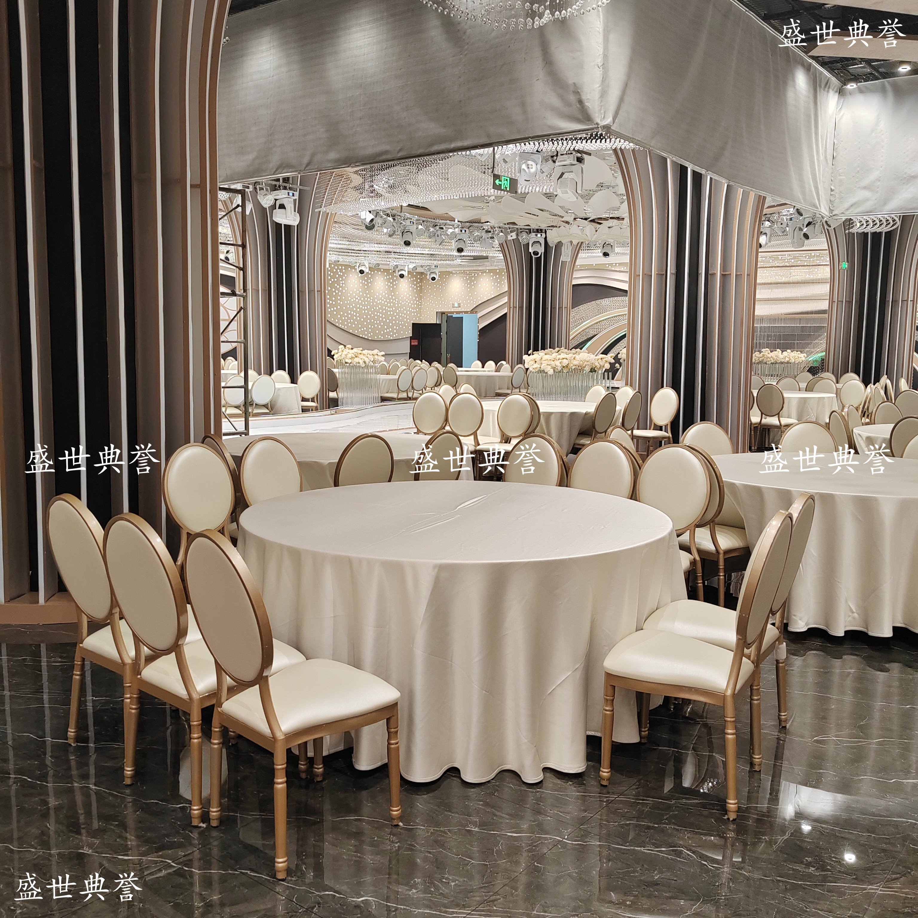 营口星级酒店餐饮家具工厂批发宴会餐桌椅饭店主题婚宴金属圆背椅