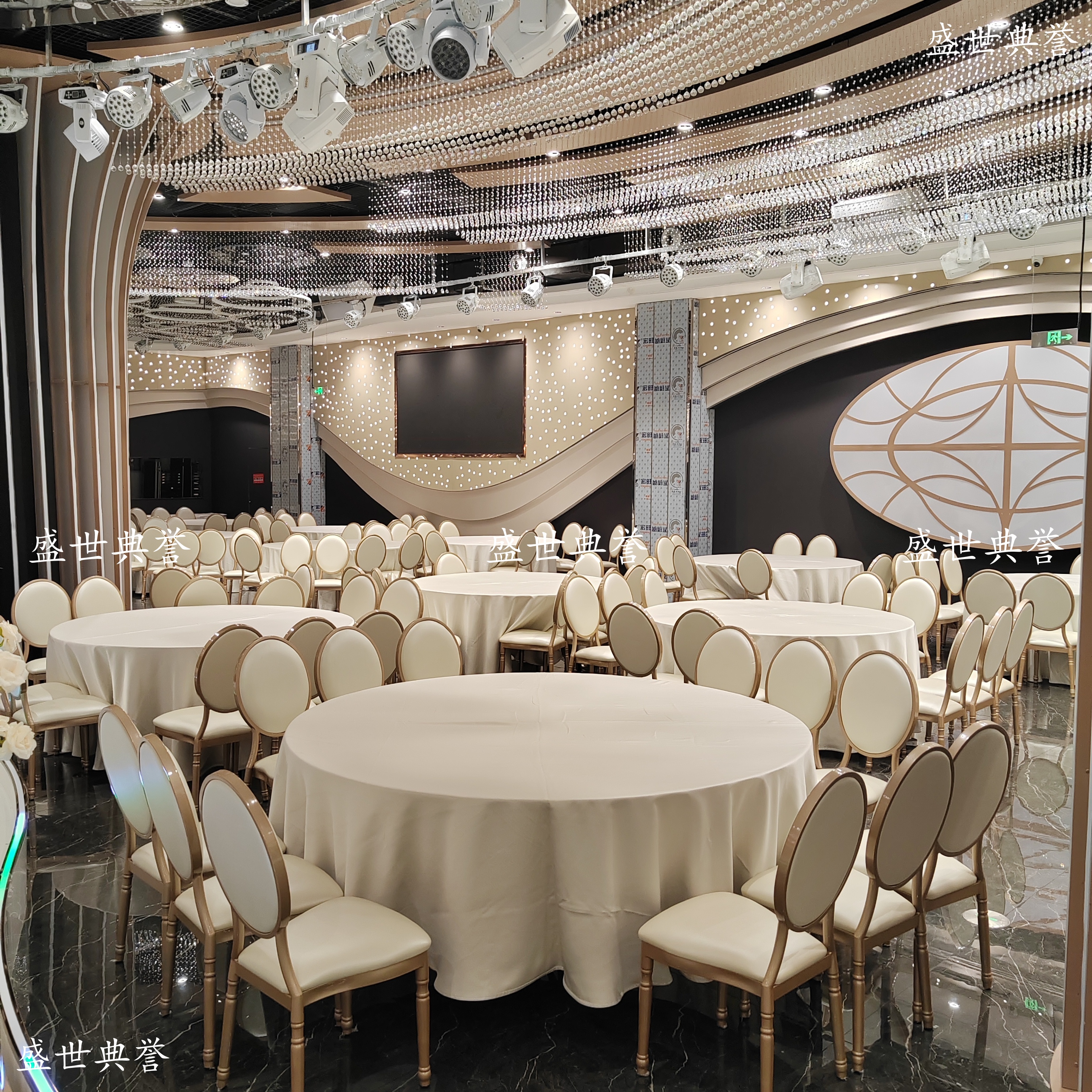 餐桌+餐椅实物图