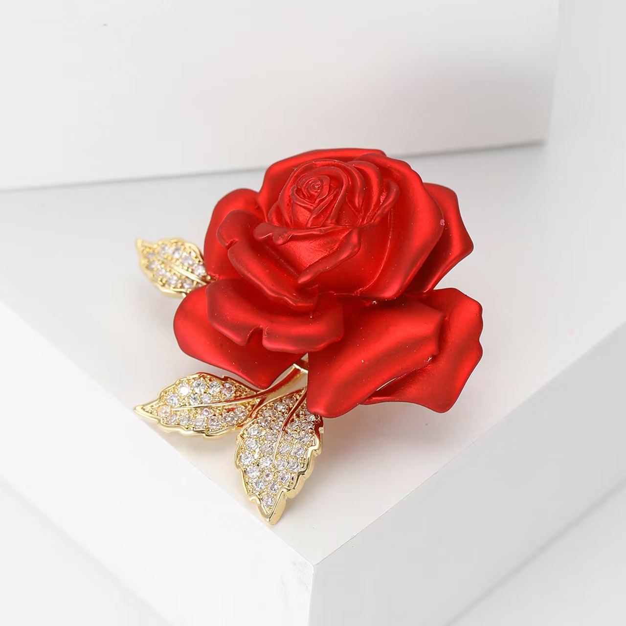 New light luxury high-end copper zircon rose brooch, elegant and refined lady's suit coat brooch accessory Application Scenario