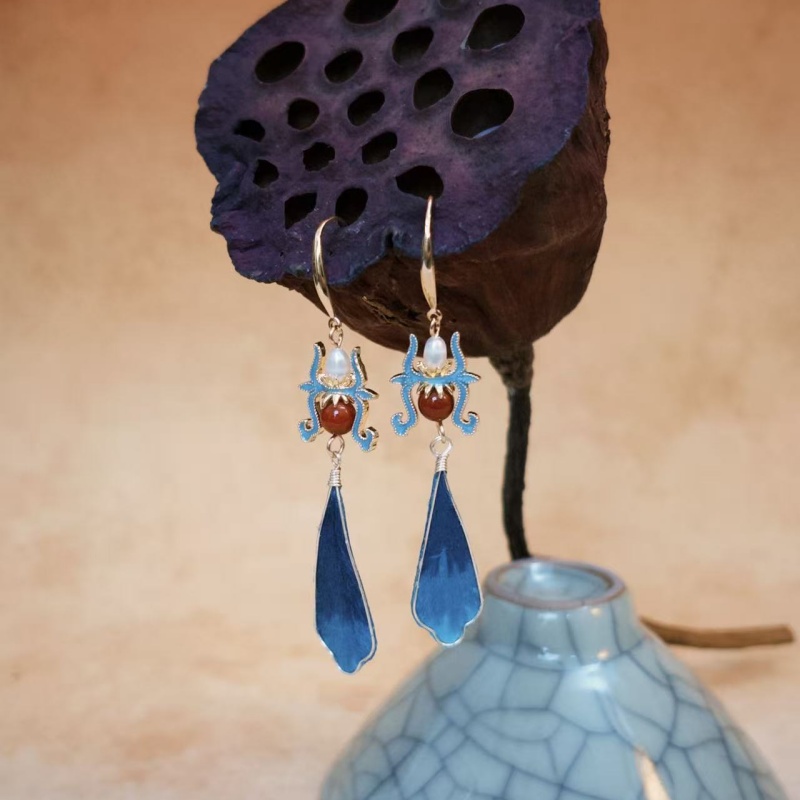 Chinese-style handcrafted velvet flower long elegant earrings, new Chinese-style classical earrings for women, long elegant cheongsam and Hanfu accessories for women, New Year festival earrings Specification image