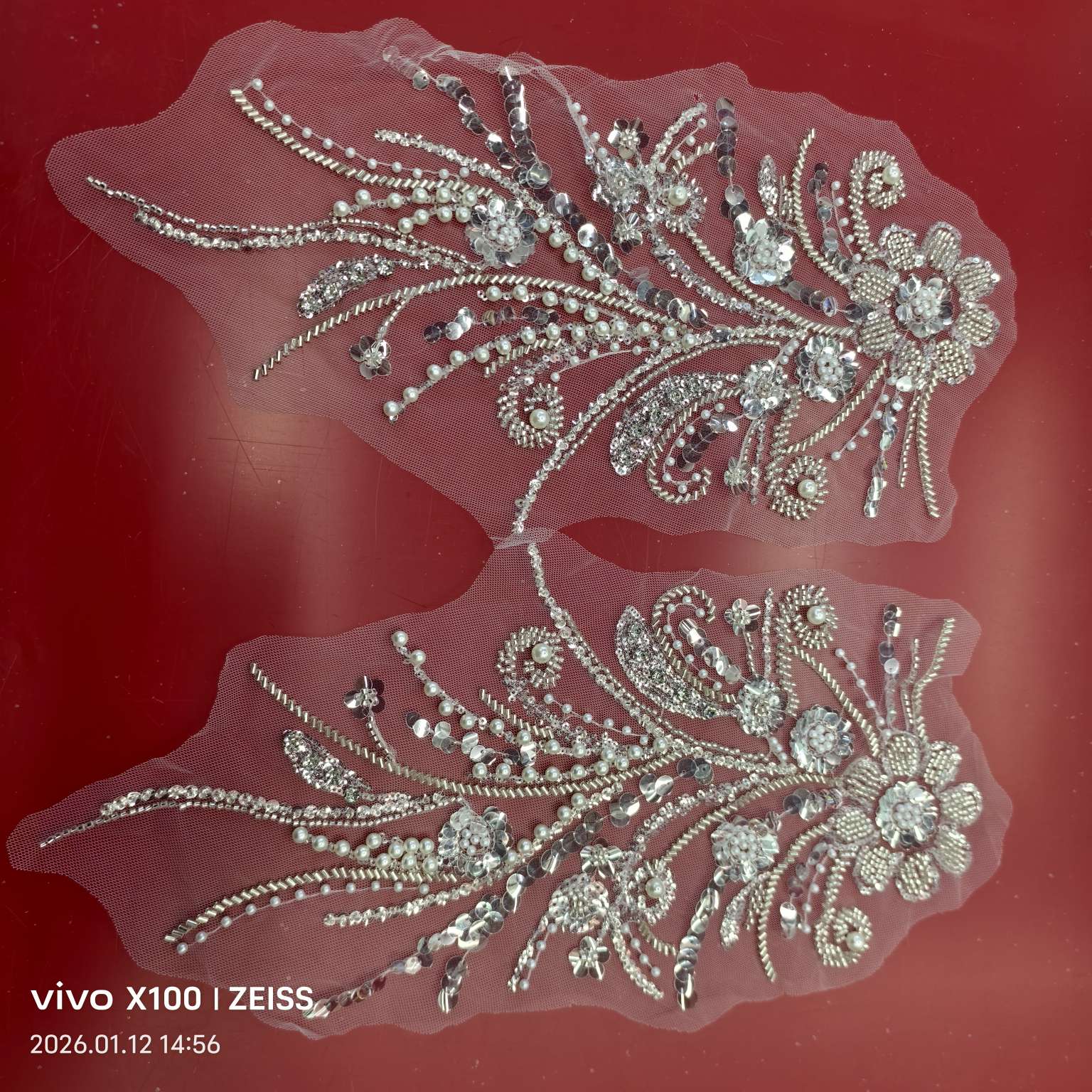 珠绣亮片绣对花，胸花，肩花，头巾花。