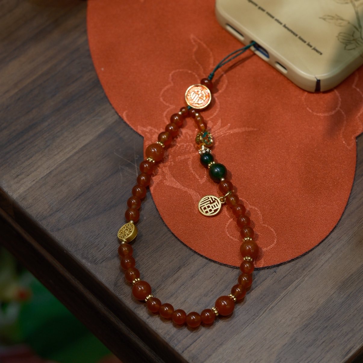 New Chinese-style traditional Chinese style red agate mobile phone chain, pure hand-woven jewelry, versatile daily mobile phone pendant details Picture