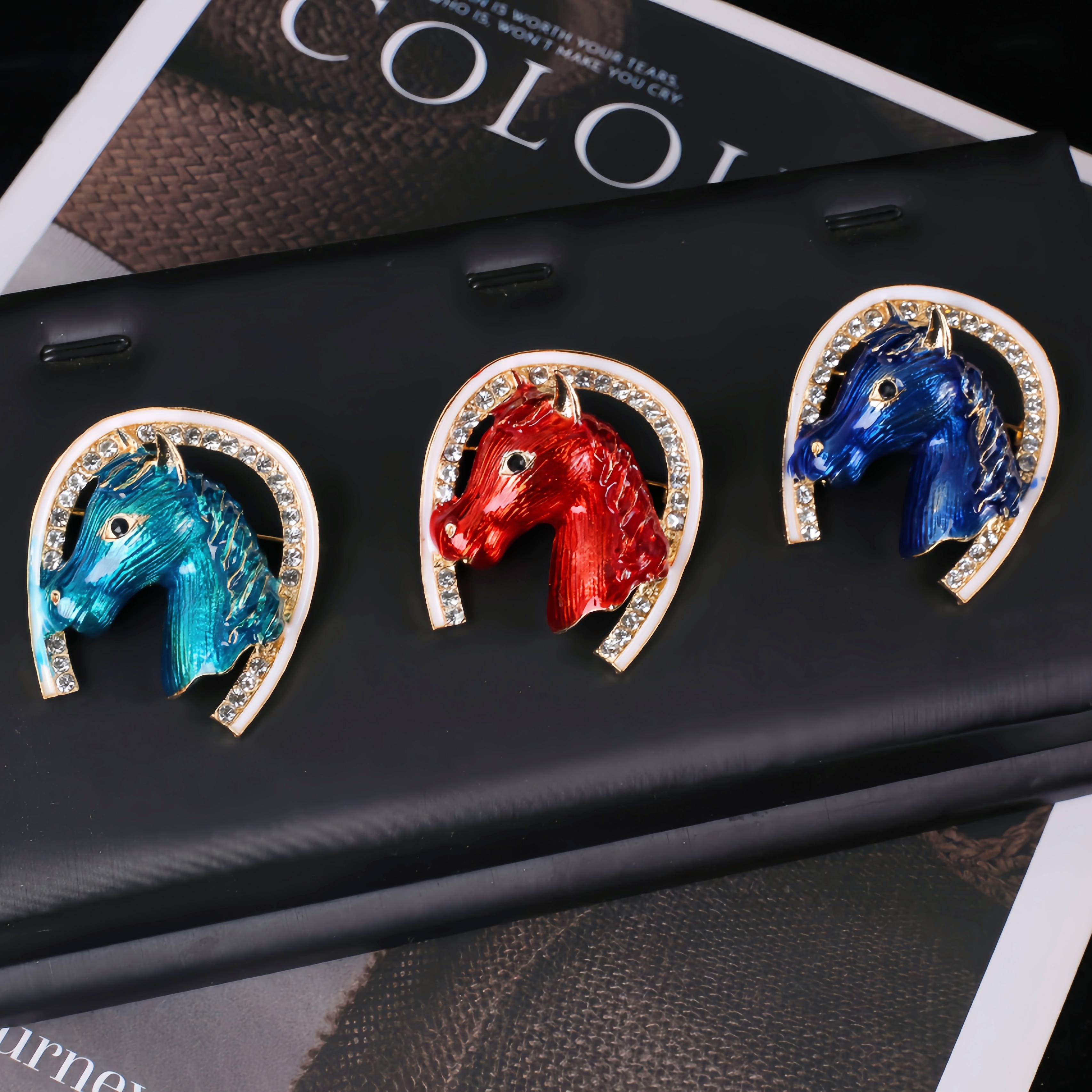 2026年新款中国风马头胸针国潮生肖动物胸花防走光别针招财精致创意小马生肖钥匙链汽车水钻钥匙扣包包中国挂件礼品永旺胸针