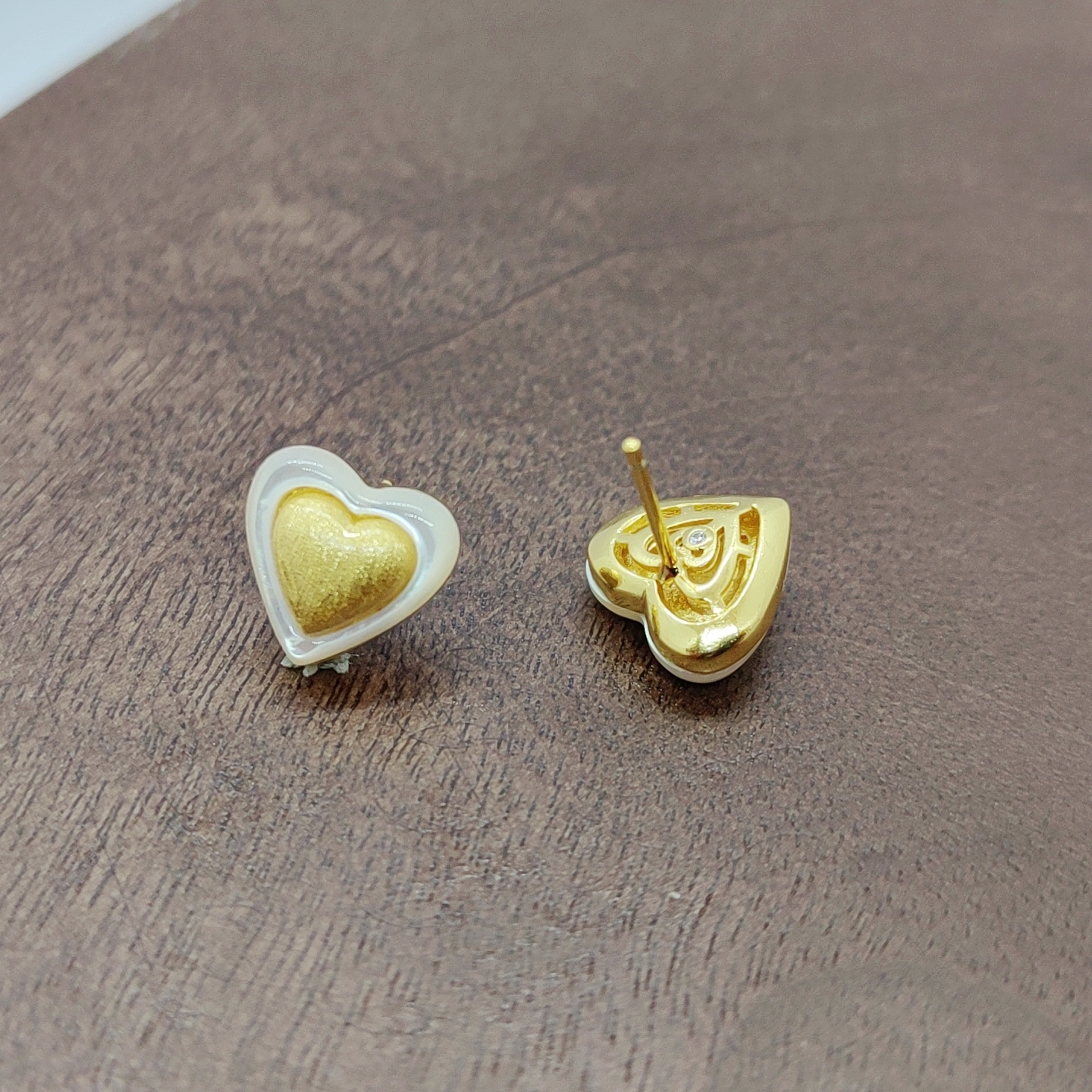 Golden brushed heart-shaped shell stud earrings, silver needle stud accessories, earrings, ear sticks, multiple pairs, simple, fashionable and versatile women's stud accessories details Picture