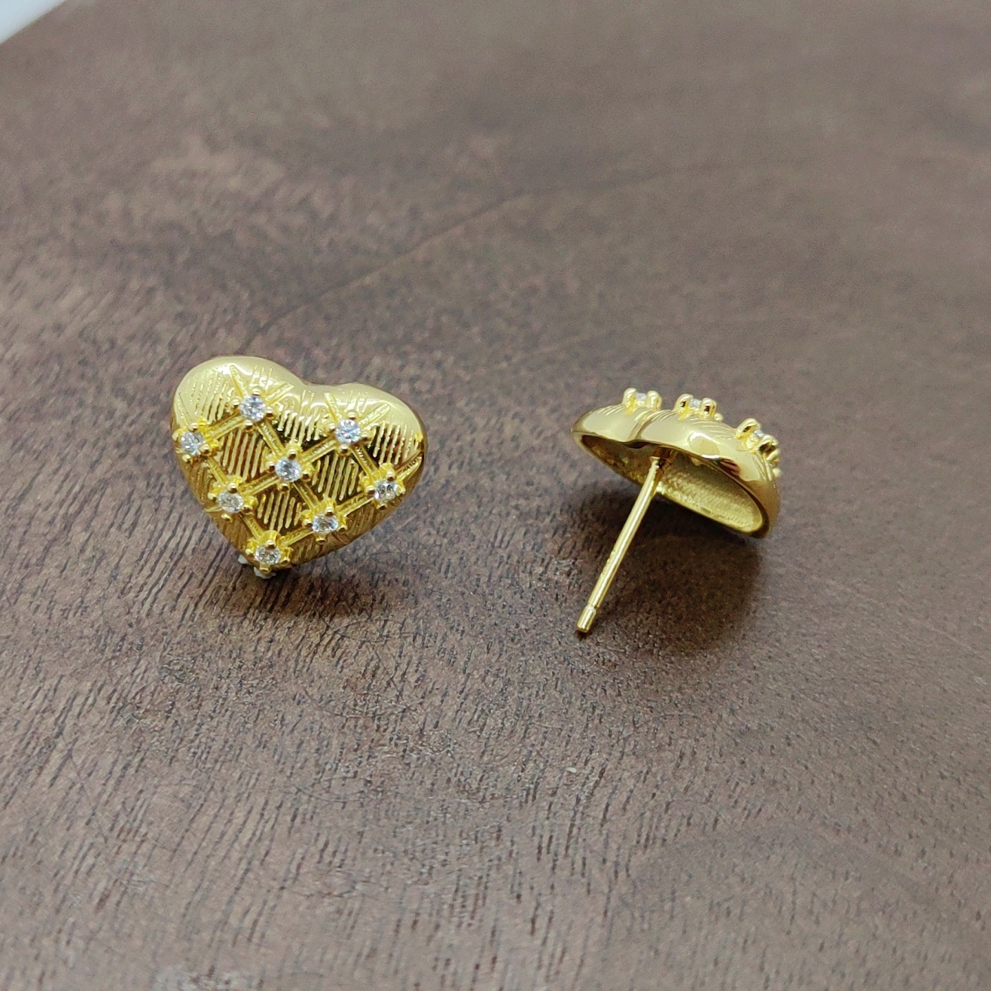 Golden white zirconium heart-shaped stud earrings, silver needle accessories, earrings, ear sticks, multiple pairs, simple, fashionable and versatile girls' stud accessories details Picture