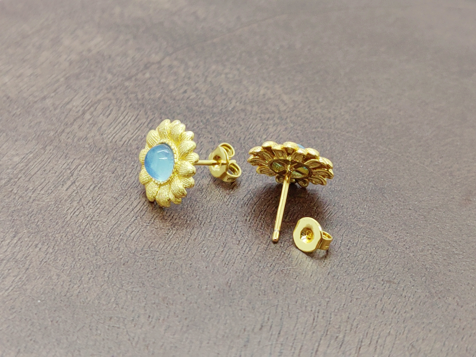 Blue zircon Daisy ear stud silver needle Item Picture