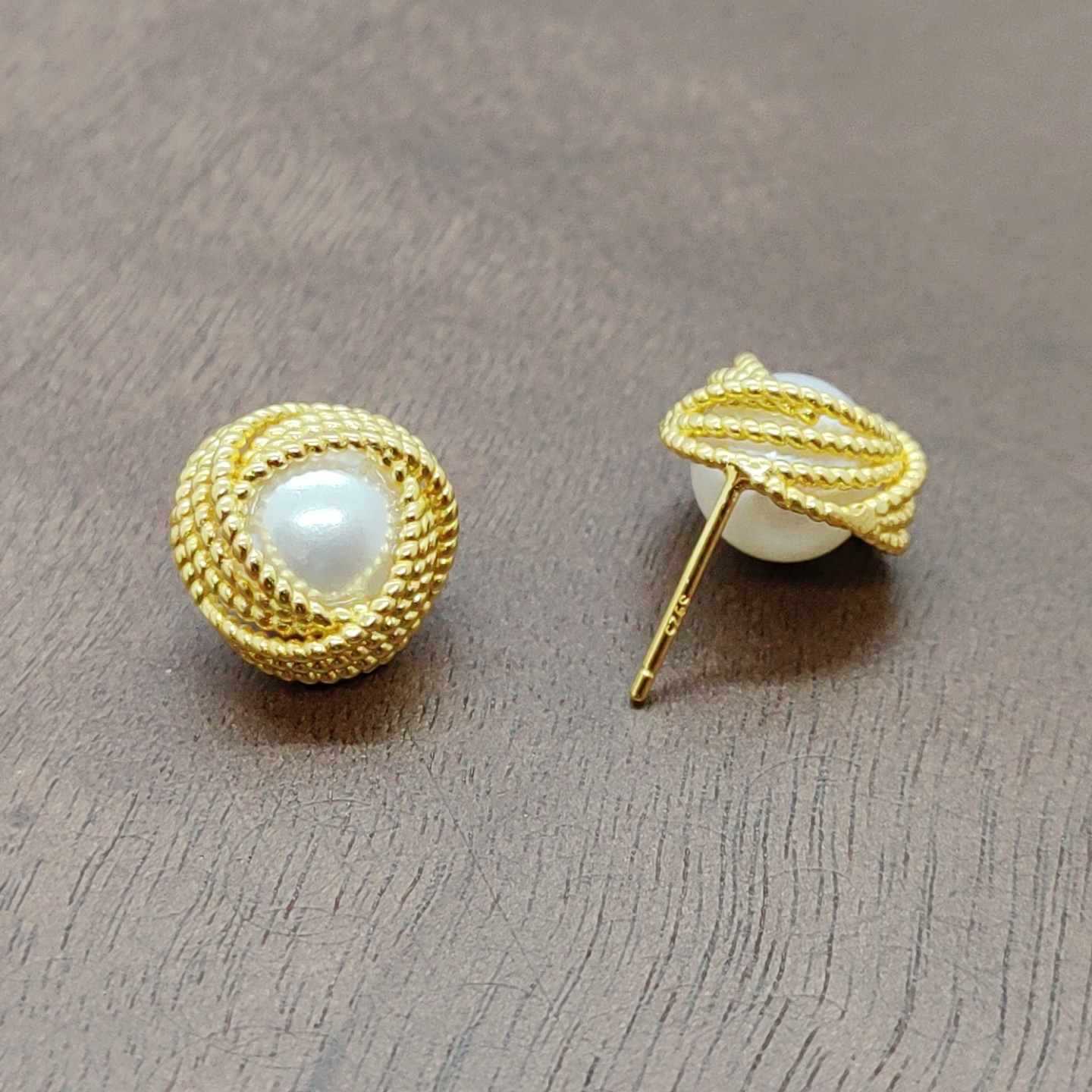 Gold woven beaded ear studs with silver needles Application Scenario