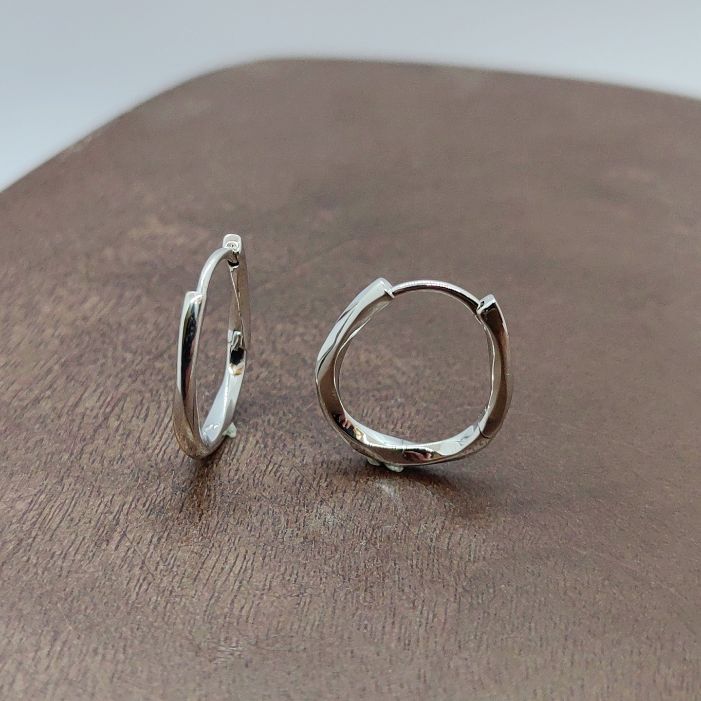 Simple plain ring earrings, silver needle earrings, accessories, earrings, fashionable and versatile women's style Specification image