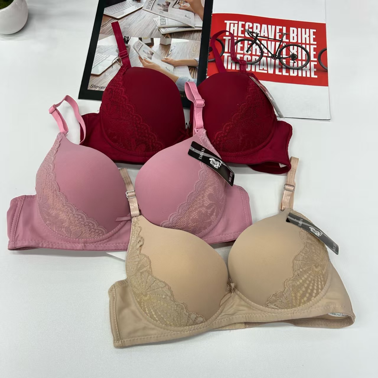 1716# Export to the Middle East and Africa in stock sexy women's bras, lift and gather comfortable and breathable sports bras for women, QNI Application Scenario
