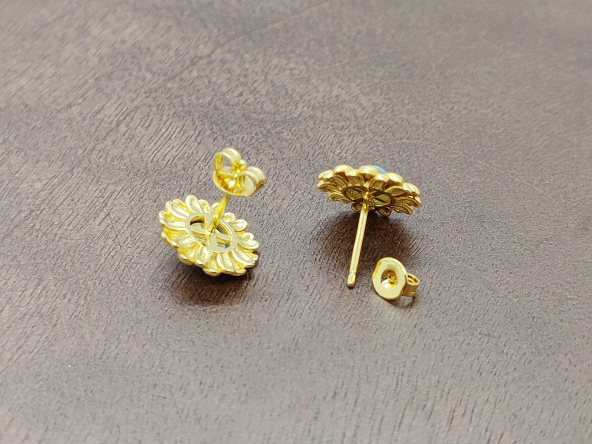 Blue zircon Daisy ear stud silver needle Application Scenario