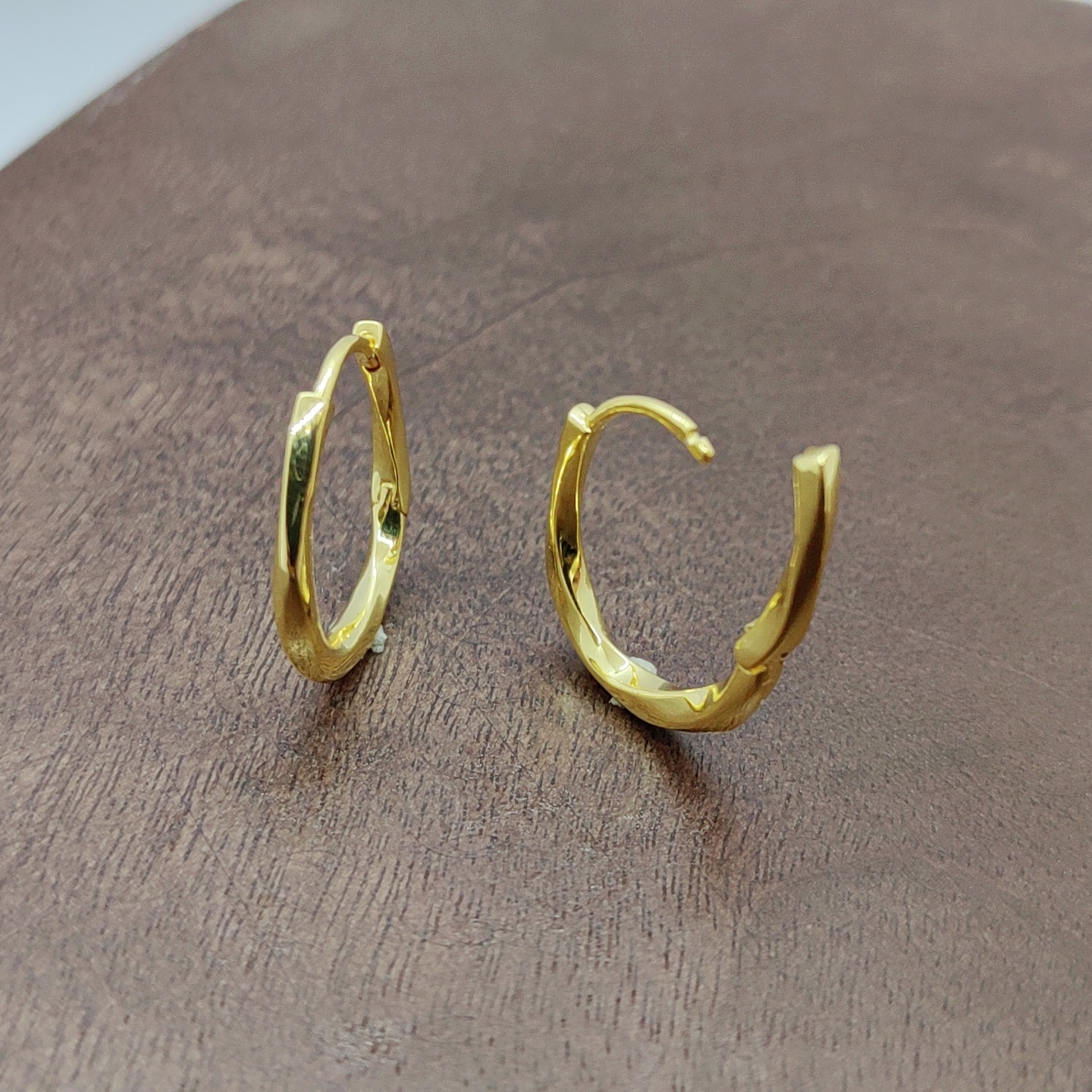 Simple plain ring earrings with silver needles details Picture