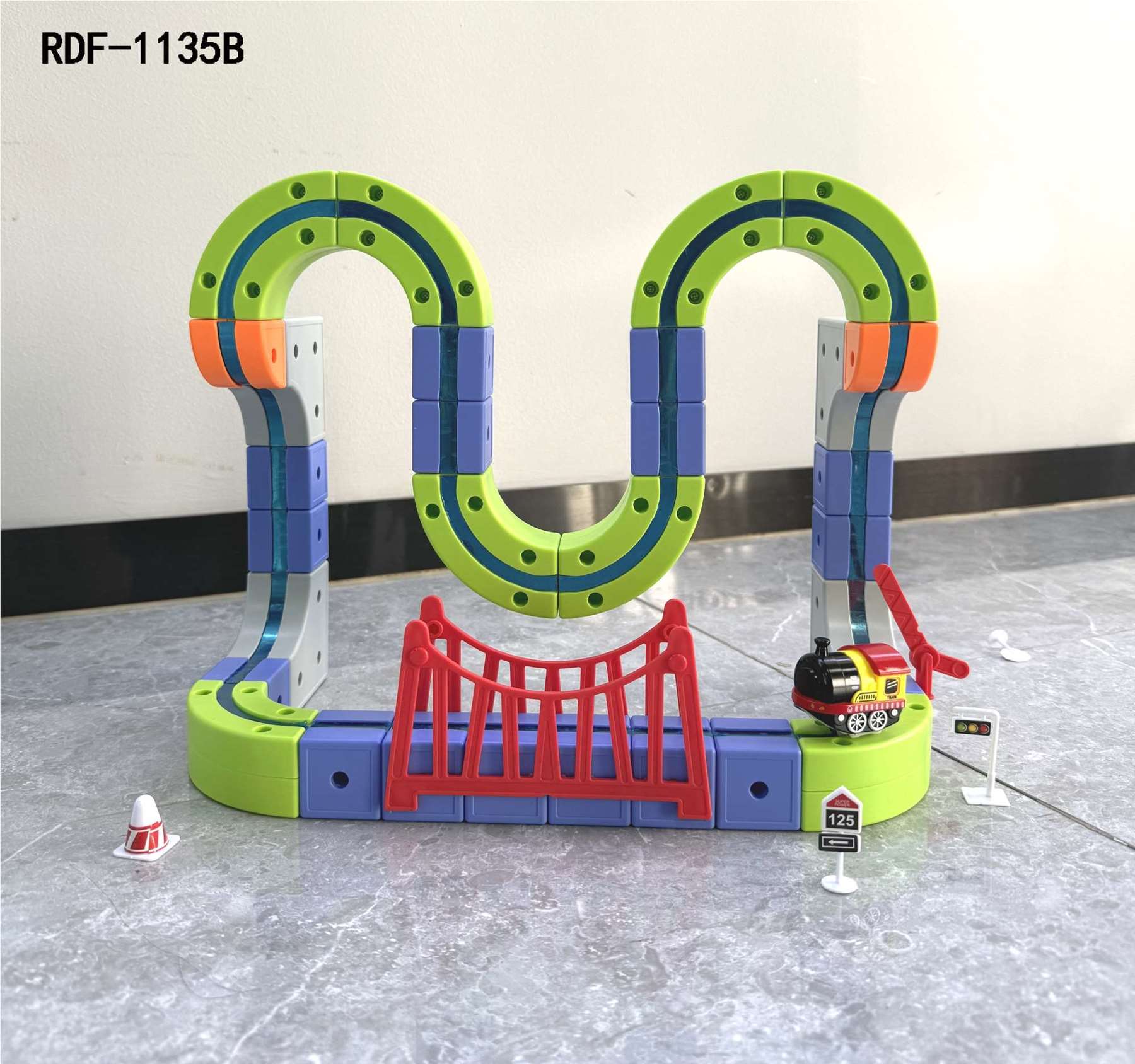 TK81129 Versatile Magnetic Track Car /82PCS magnetic building block Track car Assembly Track Car DIY Versatile Track car Electric Train Electric Track car Application Scenario