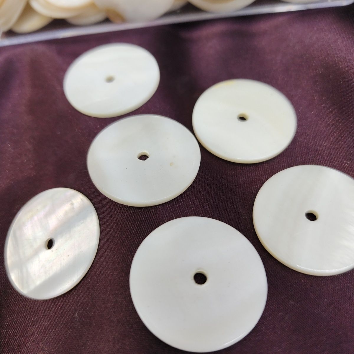  25*2mm天然淡水贝壳圆形中孔福利有瑕