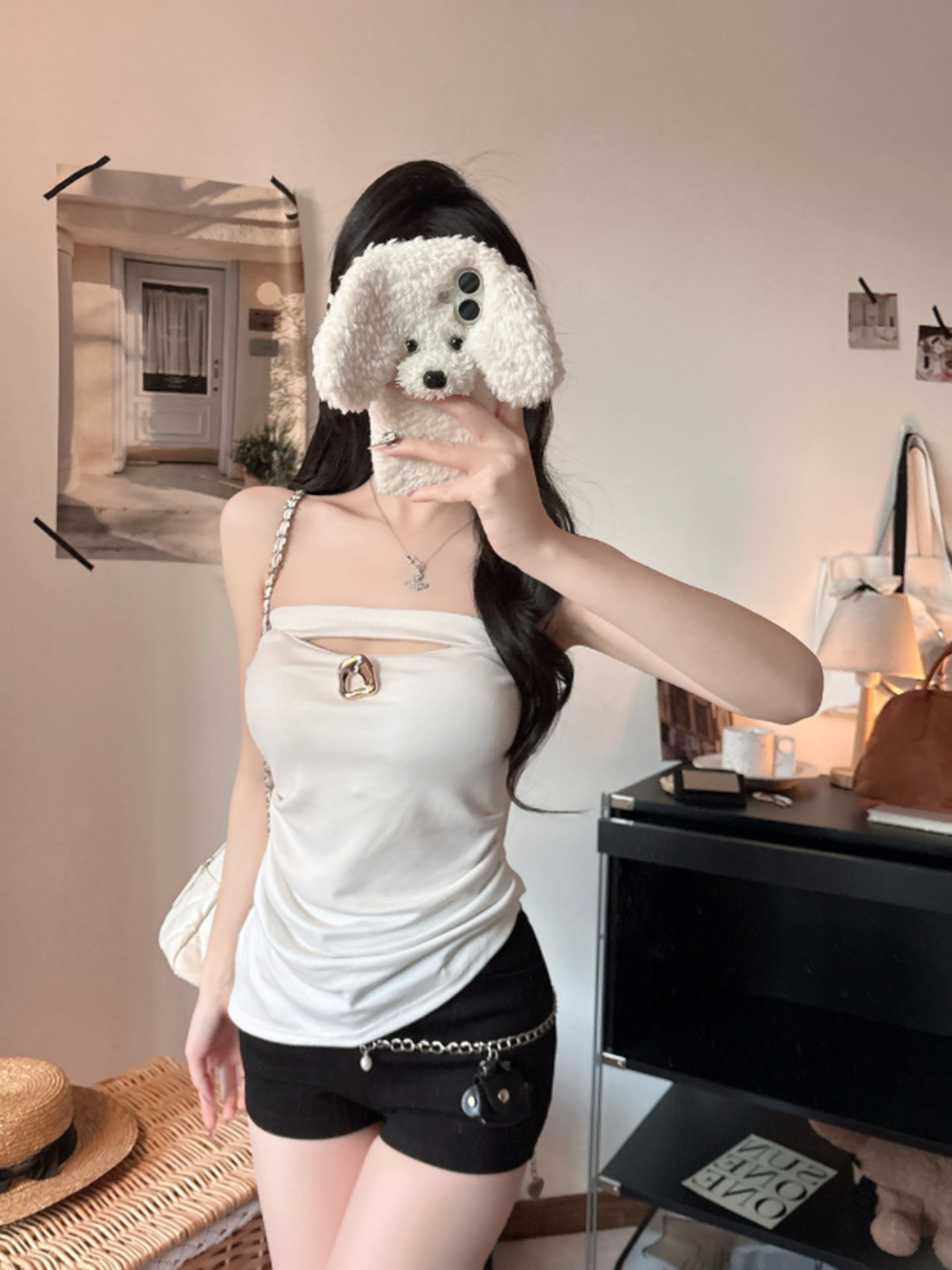 The new summer style with a spicy girl design features a hollowed-out irregular hem and a one-piece body shape that is slimming and form-fitting. It comes with a chest pad and is versatile for women Item Picture