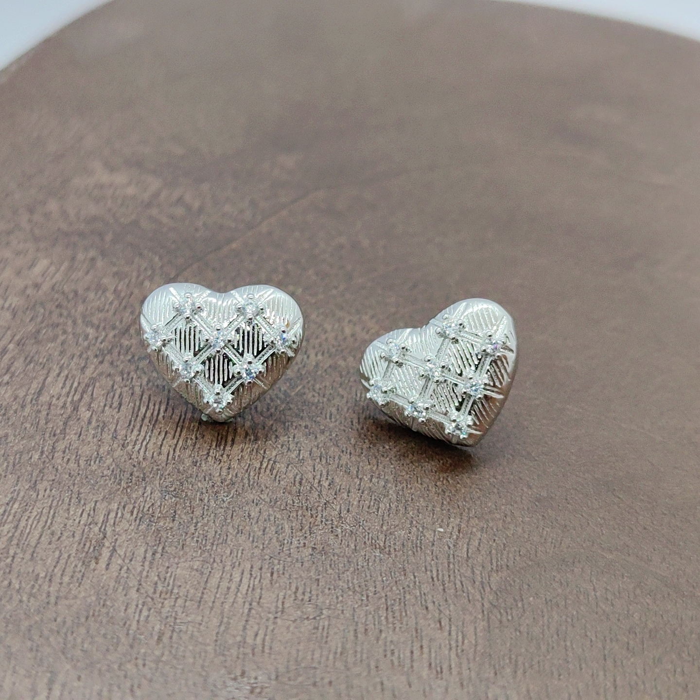 Heart-shaped stud accessories, earrings, ear sticks, multiple pairs, simple, fashionable, elegant, versatile women's stud accessories, white zirconium heart-shaped stud silver needles
