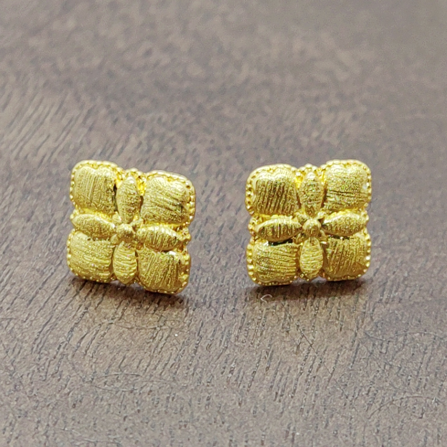 Gold brushed four-leaf square ear stud silver needle