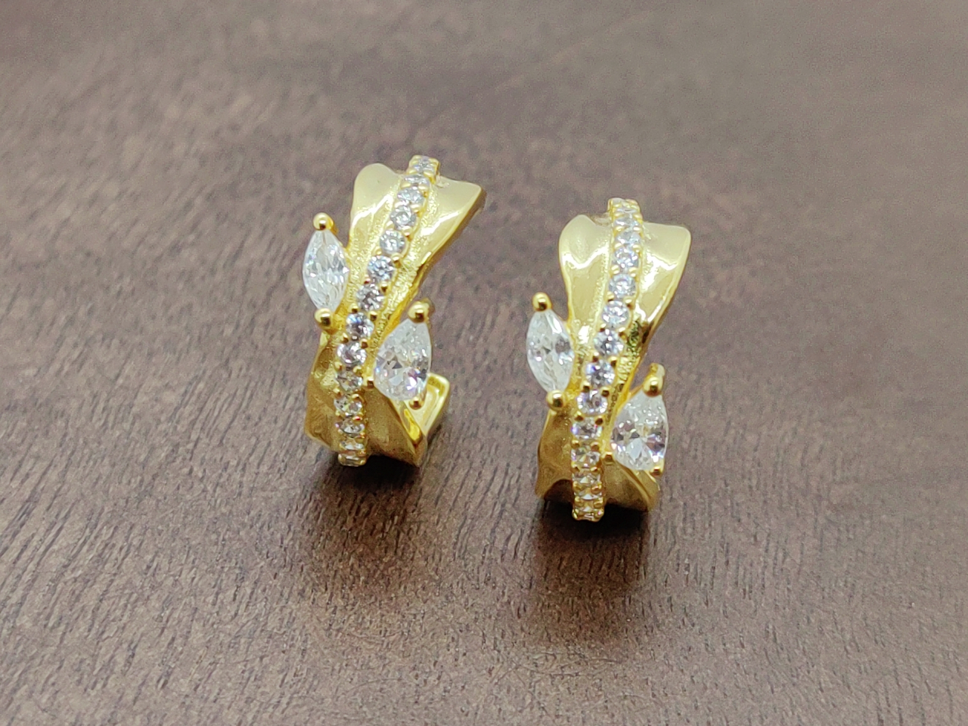 Gold white zirconium irregular earrings with silver needles
