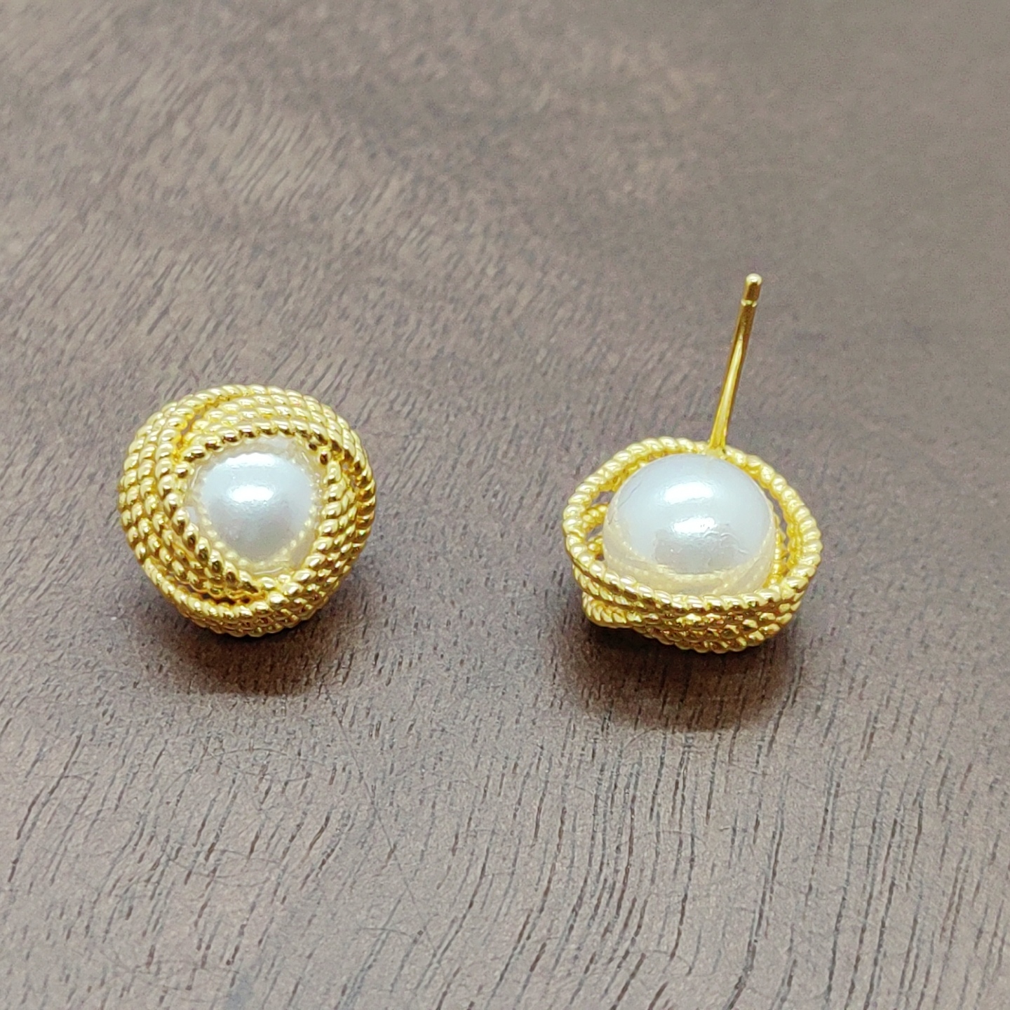 Gold woven beaded ear studs with silver needles Specification image