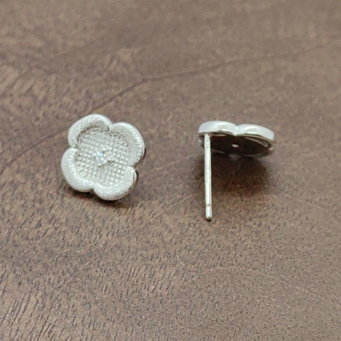 Silver flower-shaped ear stud accessories, earrings, ear sticks, multiple pairs, simple and versatile, fashionable women's style, white zirconium four-petal flower ear stud silver needles details Picture