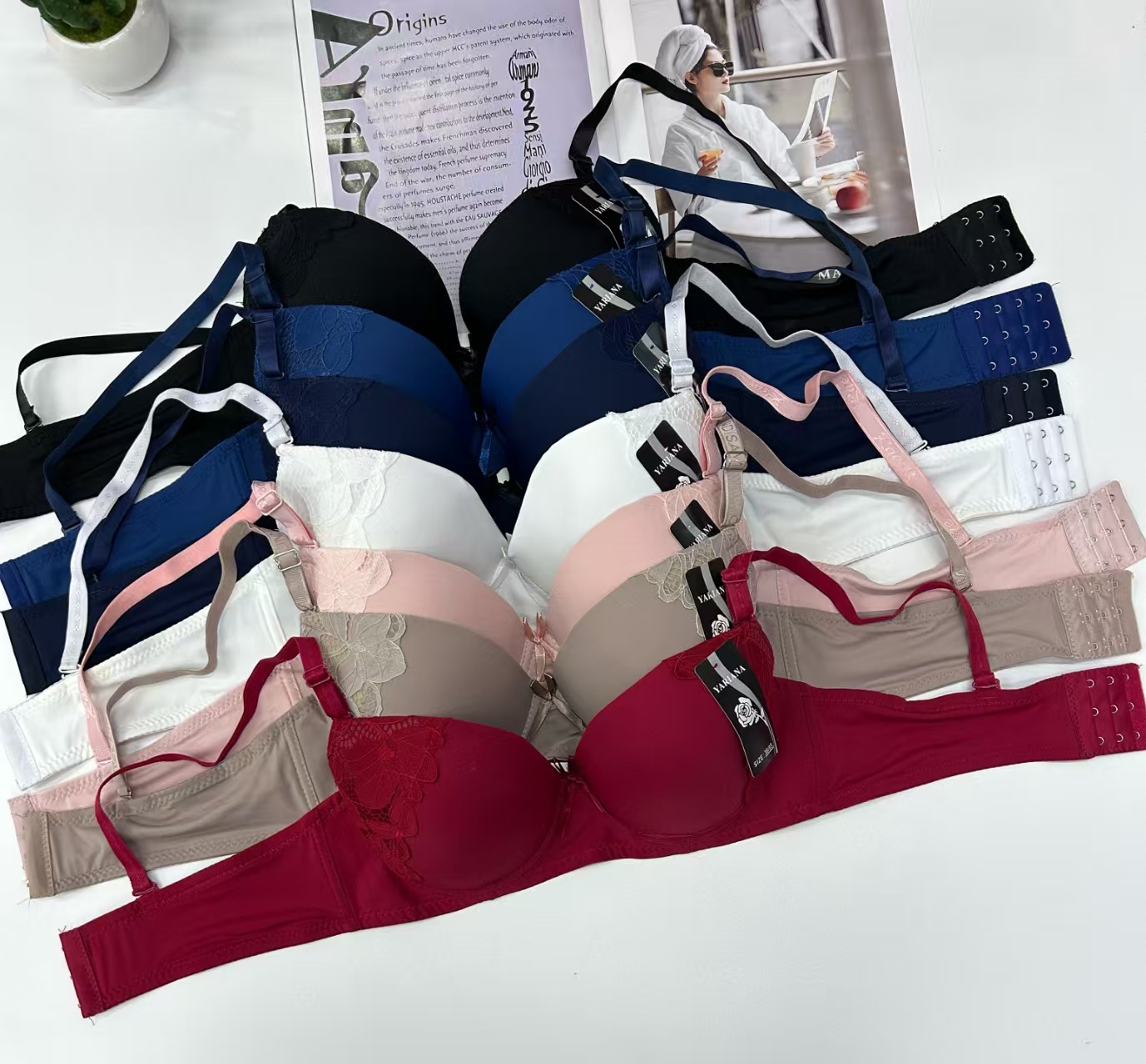 2701# Export to the Middle East and Africa in stock Sexy women's bras, lift and gather comfortable and breathable sports bras for women, QNI Application Scenario