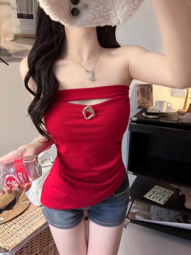 The new summer style with a spicy girl design features a hollowed-out irregular hem and a one-piece body shape that is slimming and form-fitting. It comes with a chest pad and is versatile for women pic 5