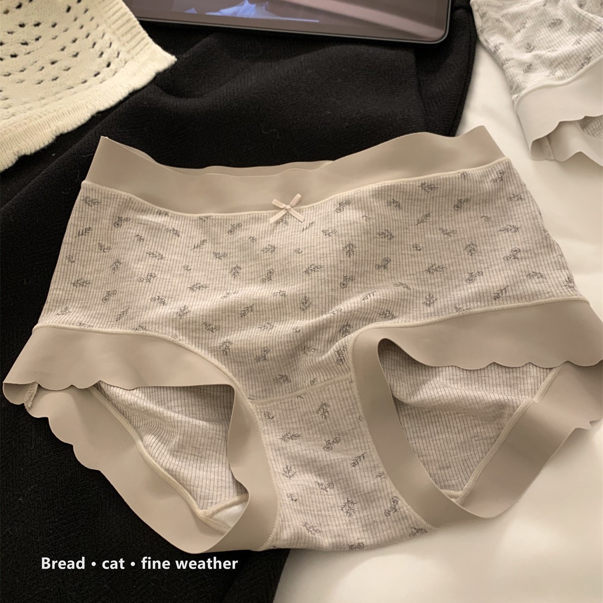 Seamless underwear for women, pure cotton, all-cotton antibacterial crotch, new thin and breathable women's triangular pants for autumn and winter Application Scenario