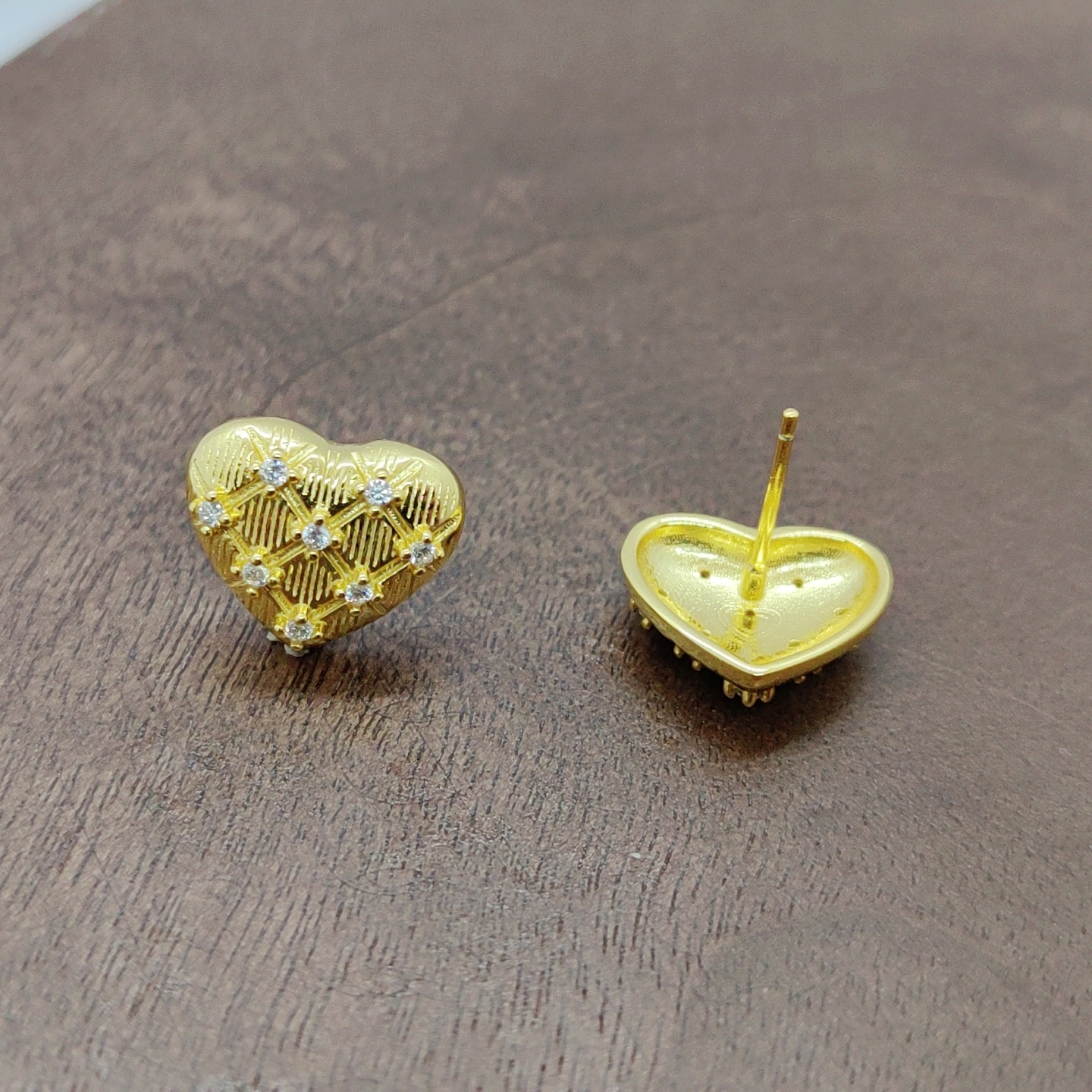 Golden white zirconium heart-shaped stud earrings, silver needle accessories, earrings, ear sticks, multiple pairs, simple, fashionable and versatile girls' stud accessories Specification image