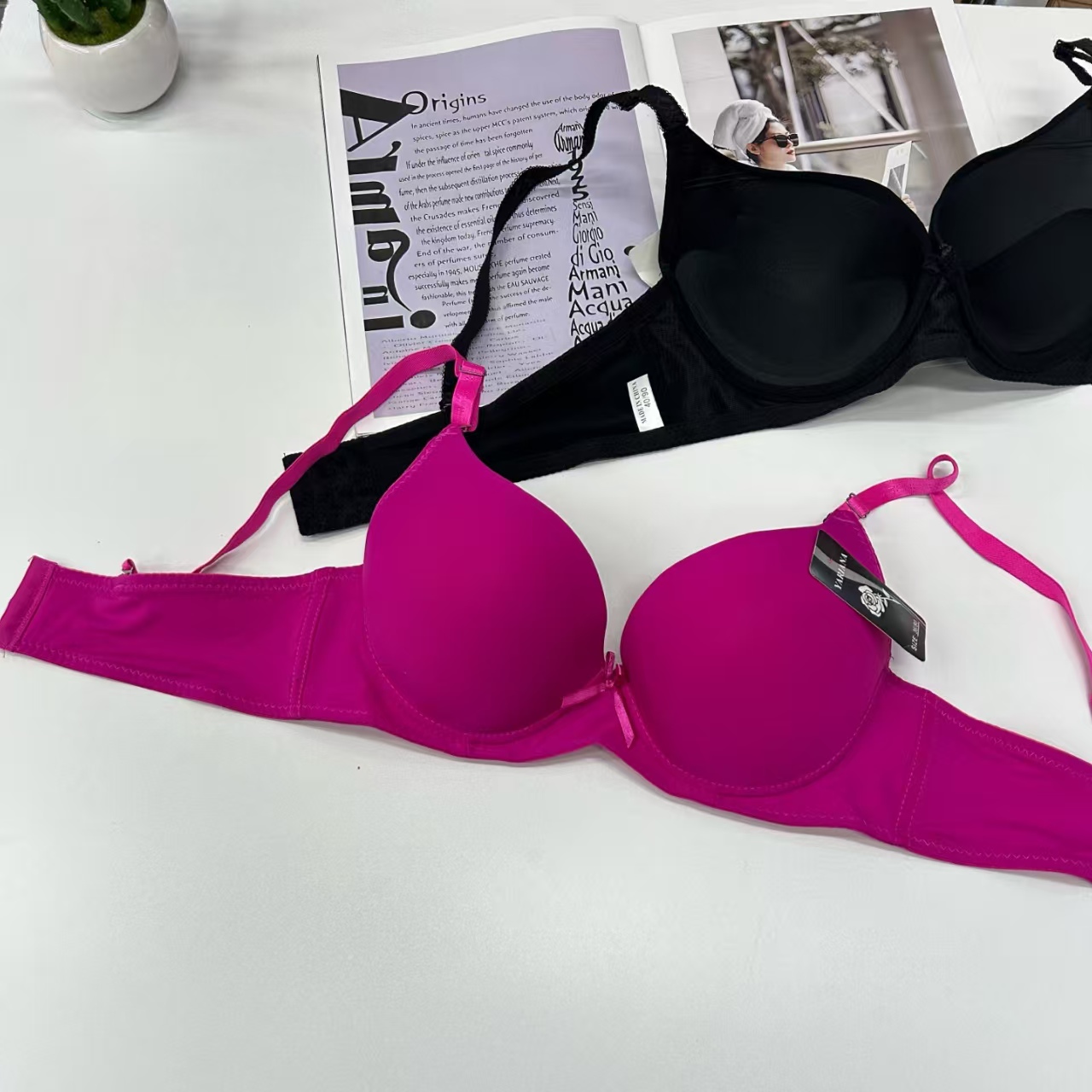 2704# Export to the Middle East and Africa in stock Sexy women's bras, lift and gather comfortable and breathable sports bras for women, QNI Specification drawing