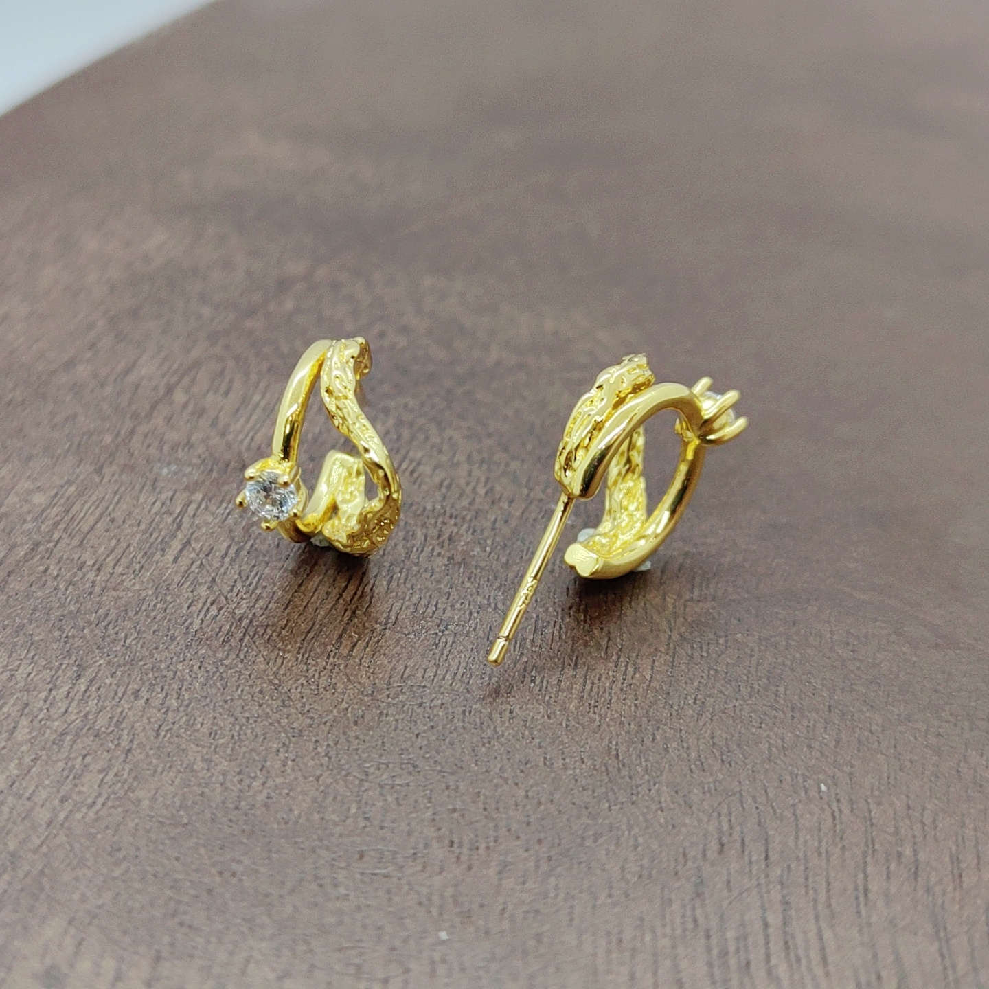 Golden zircon micro-inlaid rough earrings, fashionable earrings, women's simple and versatile earrings, white zirconium branch-patterned earrings, silver needles Specification image