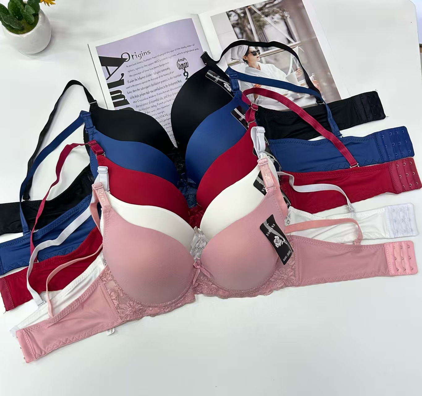 2702# Export to the Middle East and Africa in stock sexy women's bras, lift and gather comfortable and breathable sports bras for women, QNI Application Scenario