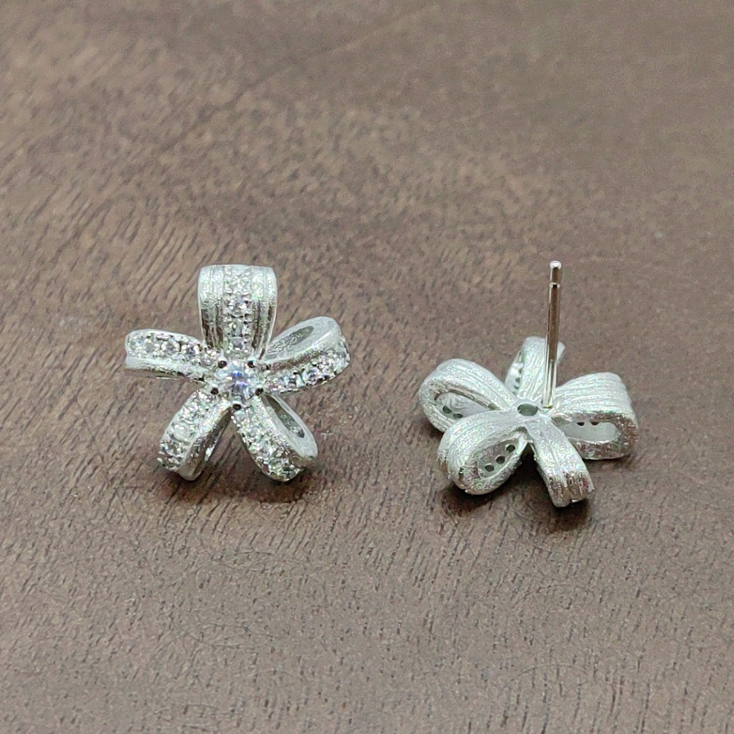 Flower-shaped ear studs, multiple pairs of simple and fashionable earrings, ear sticks, versatile and personalized accessories for women, retro brushed ear studs, silver needles Specification image