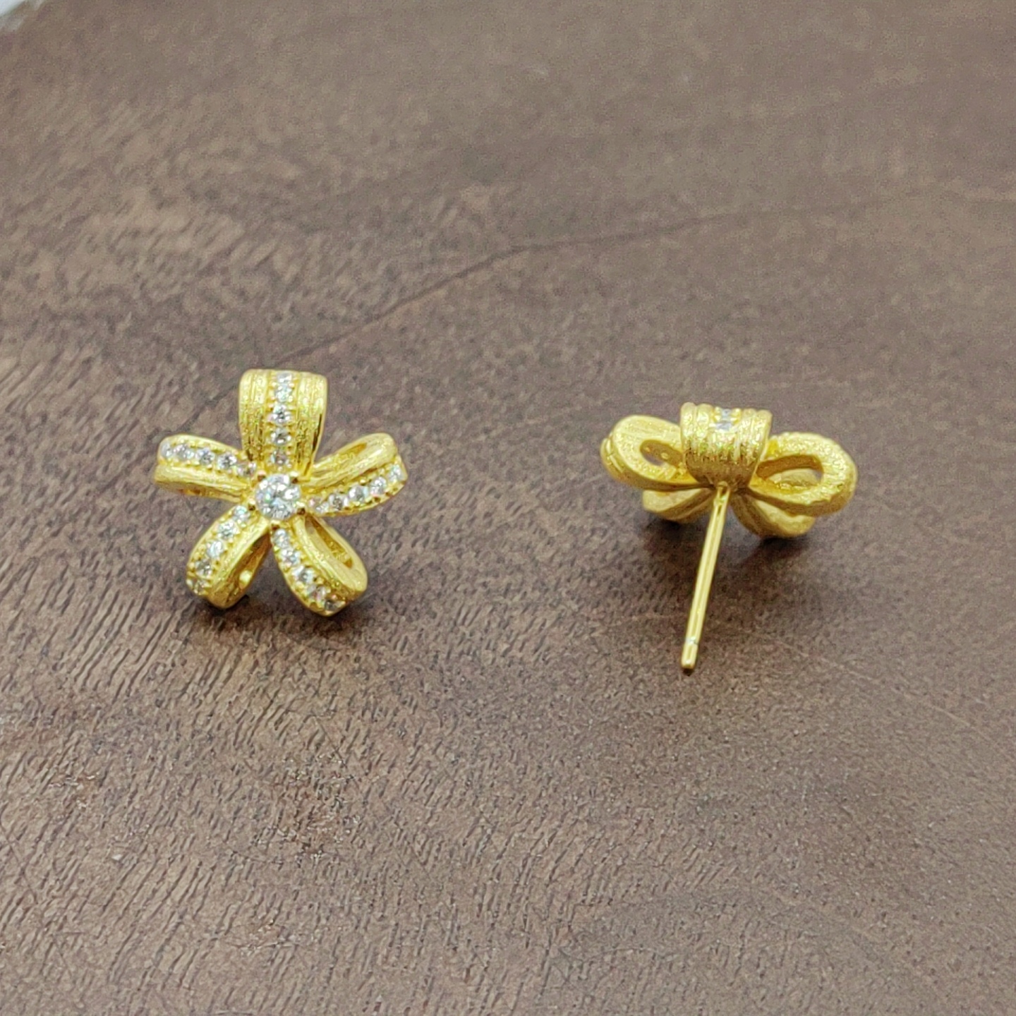 Golden flower-shaped ear studs, fashionable earrings, ear sticks, multiple pairs of decoration, versatile, simple and elegant, for girls. Retro brushed ear studs, silver needles, retro brushed ear studs, silver needles details Picture