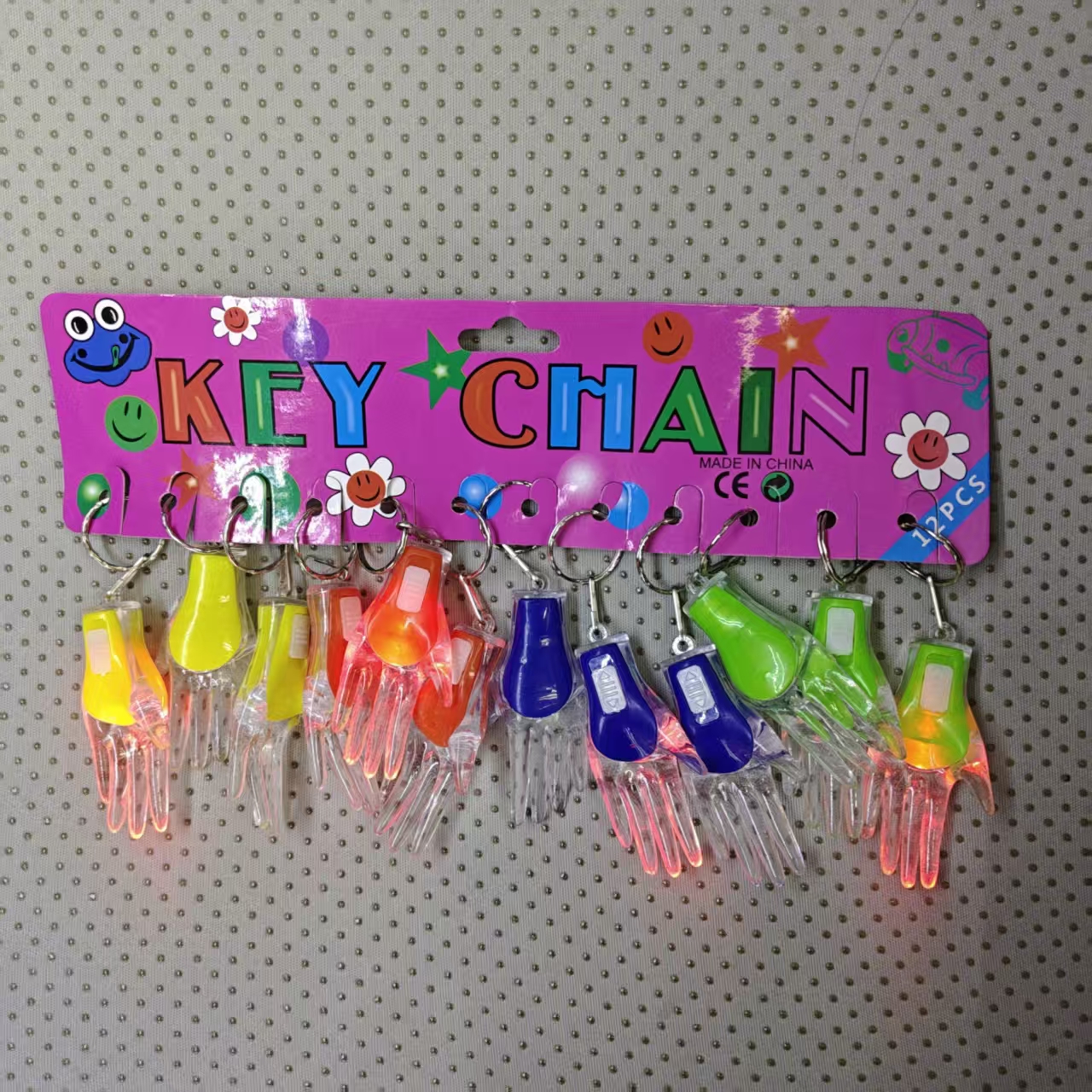 Multi-functional key chain light, colored plastic, women's hand-shaped key chain, Year of the Horse acrylic pendant, small hand pendant, key chain, creative and personalized key accessories manufacturer wholesale Application Scenario