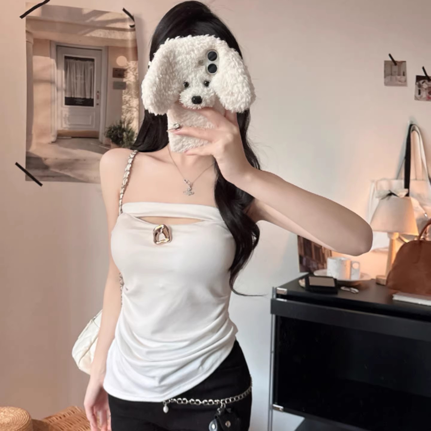 The new summer style with a spicy girl design features a hollowed-out irregular hem and a one-piece body shape that is slimming and form-fitting. It comes with a chest pad and is versatile for women details Picture