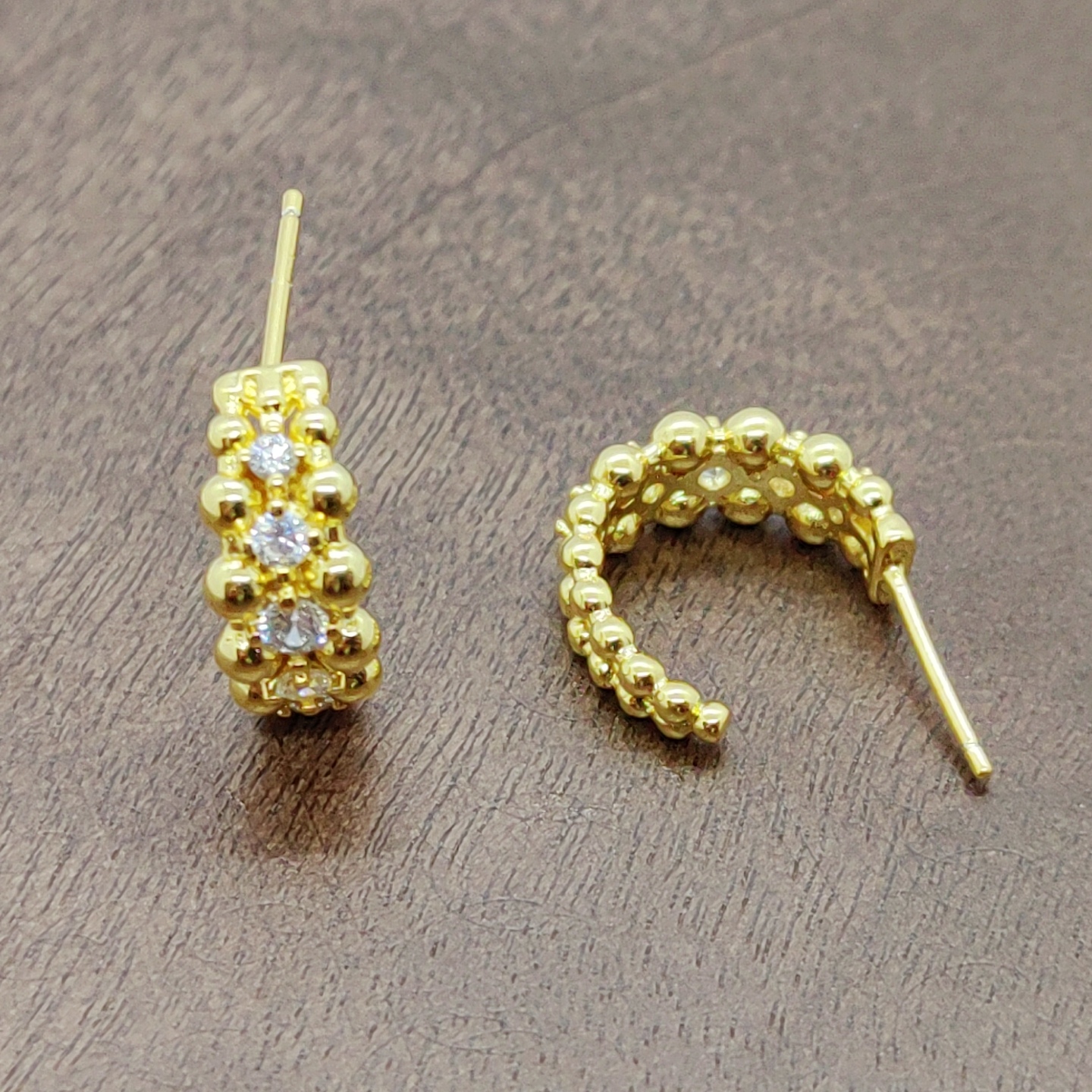 Golden bead-shaped earrings, stud earrings, earrings and ear sticks, multiple pairs, simple, fashionable and versatile for girls. White zirconium bubble earrings, silver needles details Picture