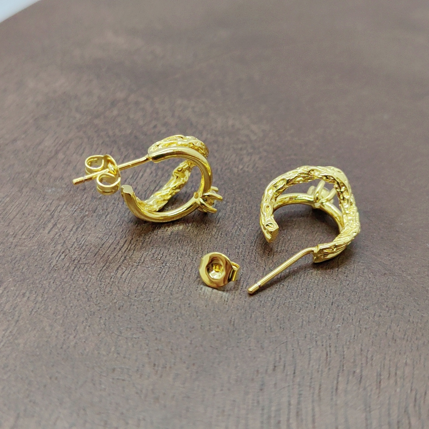 Golden zircon micro-inlaid rough earrings, fashionable earrings, women's simple and versatile earrings, white zirconium branch-patterned earrings, silver needles Application Scenario