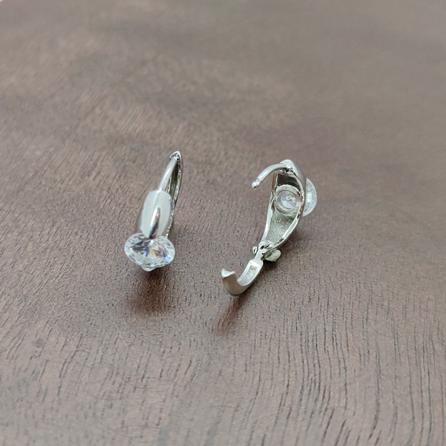 Zircon ear ring silver needle jewelry, fashionable and individual earrings for women Application Scenario