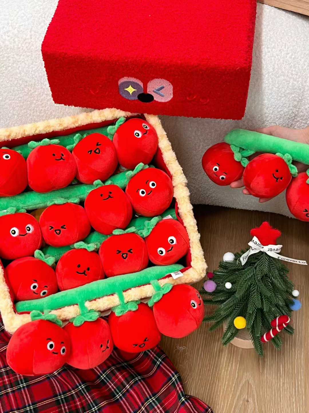 番茄崽崽，也太可爱了吧～圆滚滚的脸蛋 捏起来软fufu的超解压～