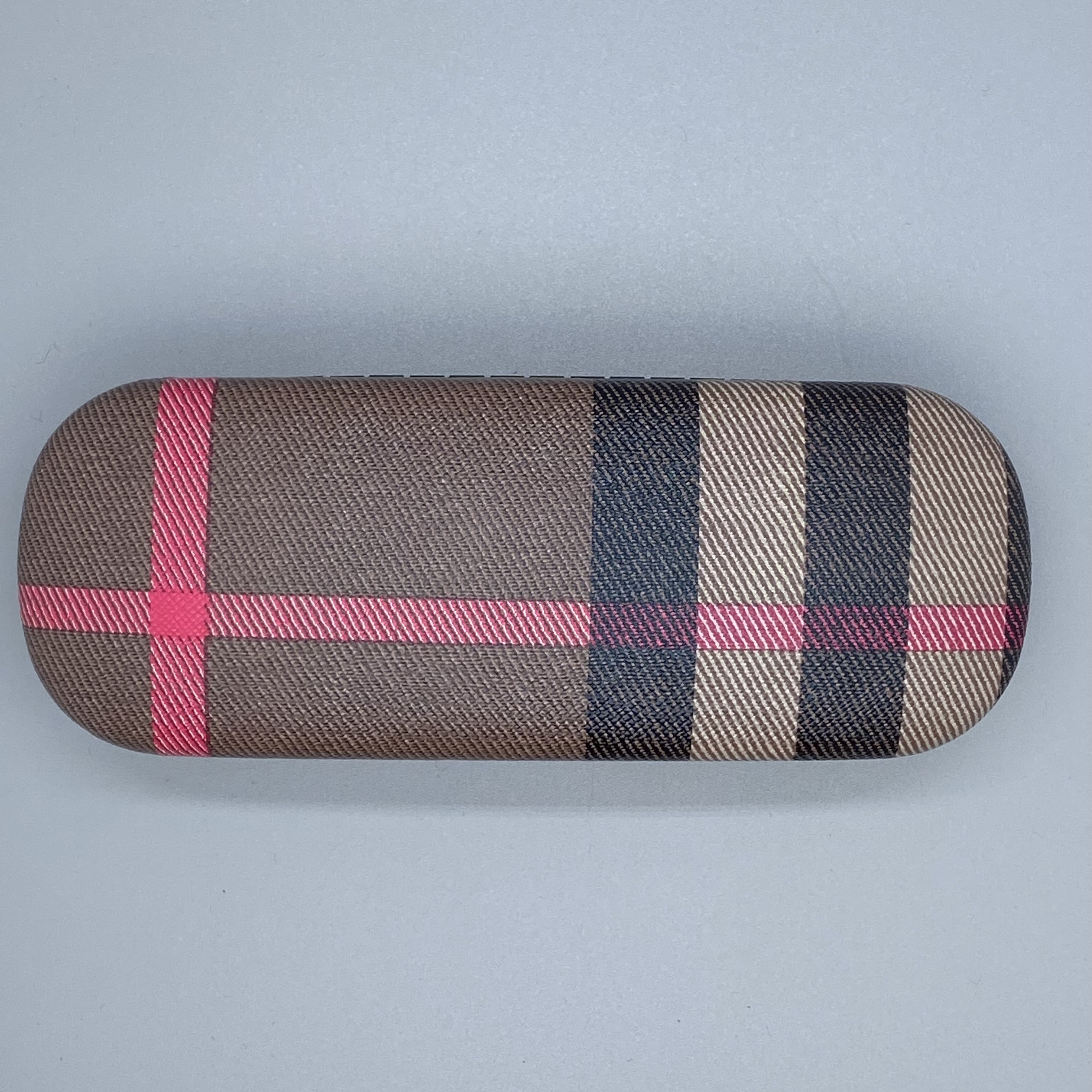 Checkered pattern optical glasses, myopia glasses, reading glasses, leather glasses case Application Scenario