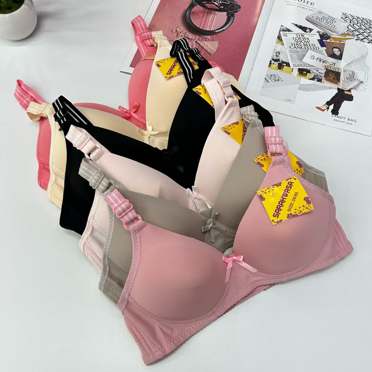2400# Export to the Middle East and Africa in stock sexy women's bras, lift and gather comfortable and breathable sports bras for women, QNI Item Picture