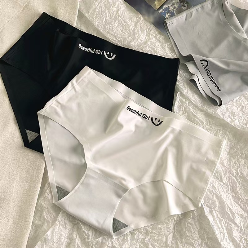 3014# Export to the Middle East and Africa, stock of women's ice silk briefs. Women's briefs are sexy, comfortable and can lift the buttocks. QNI Item Picture