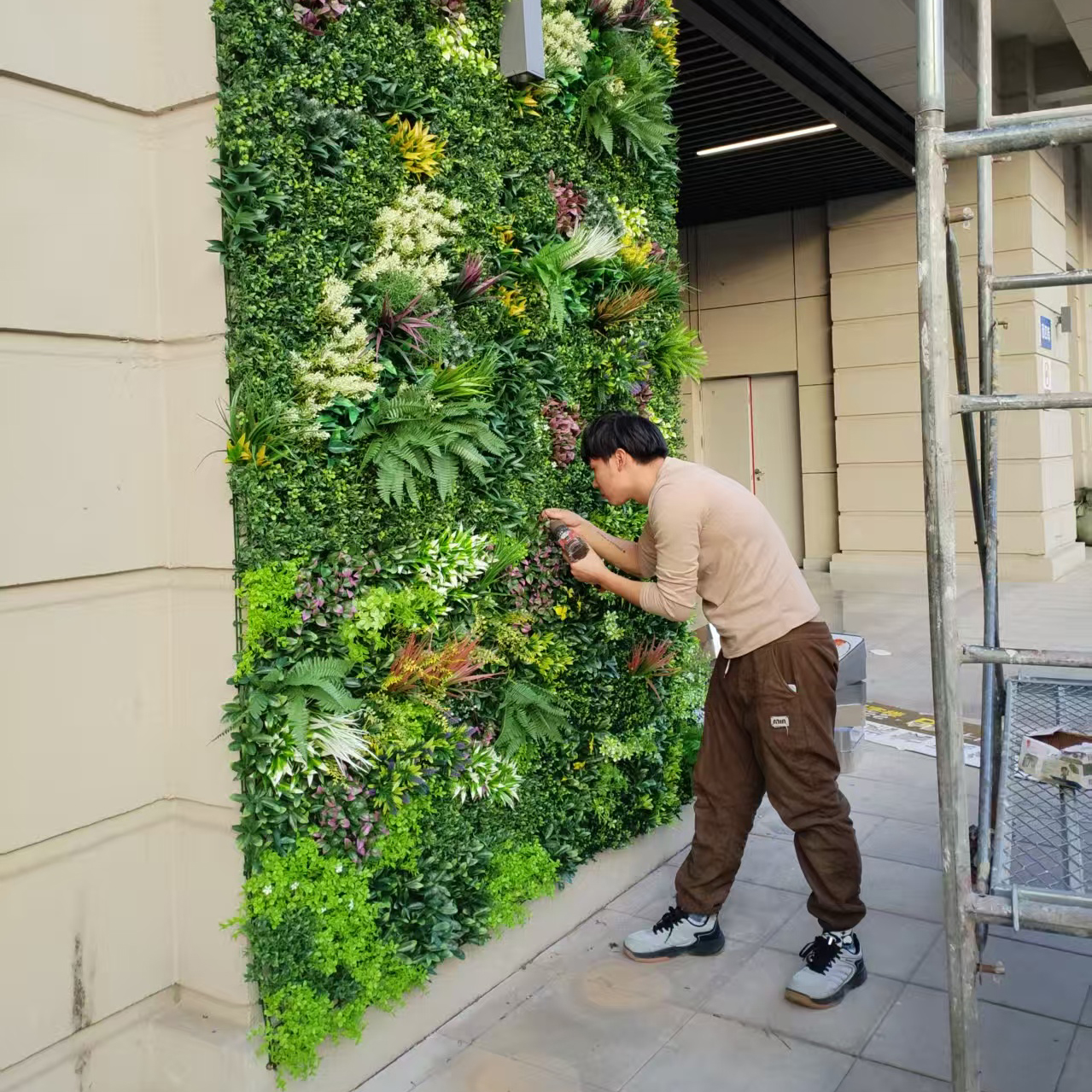 Artificial green plant walls, shopping mall landscape decoration materials, anti-aging artificial turf, plant wall background boards, export wedding gift decoration artificial plants