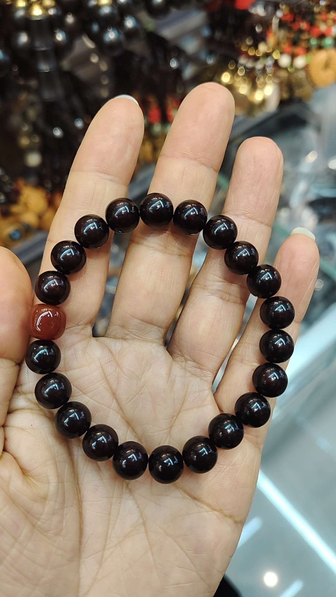 A bracelet made of small-leaf red sandalwood and roasted south red