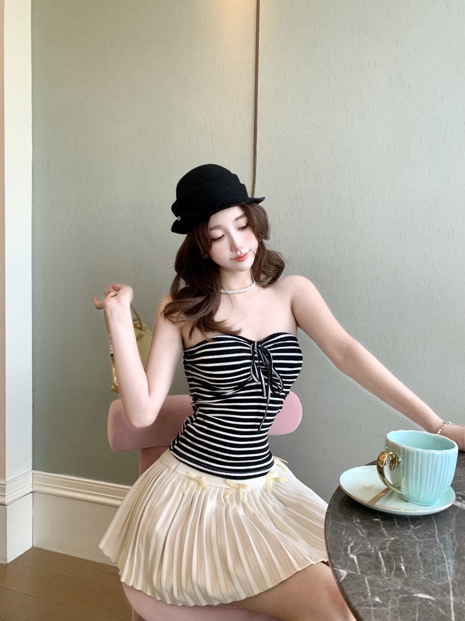 American hot girl striped strappy strapless vest for women, summer sleeveless, slimming, and form-fitting design. It can be worn as an inner layer and an outer layer top pic 5