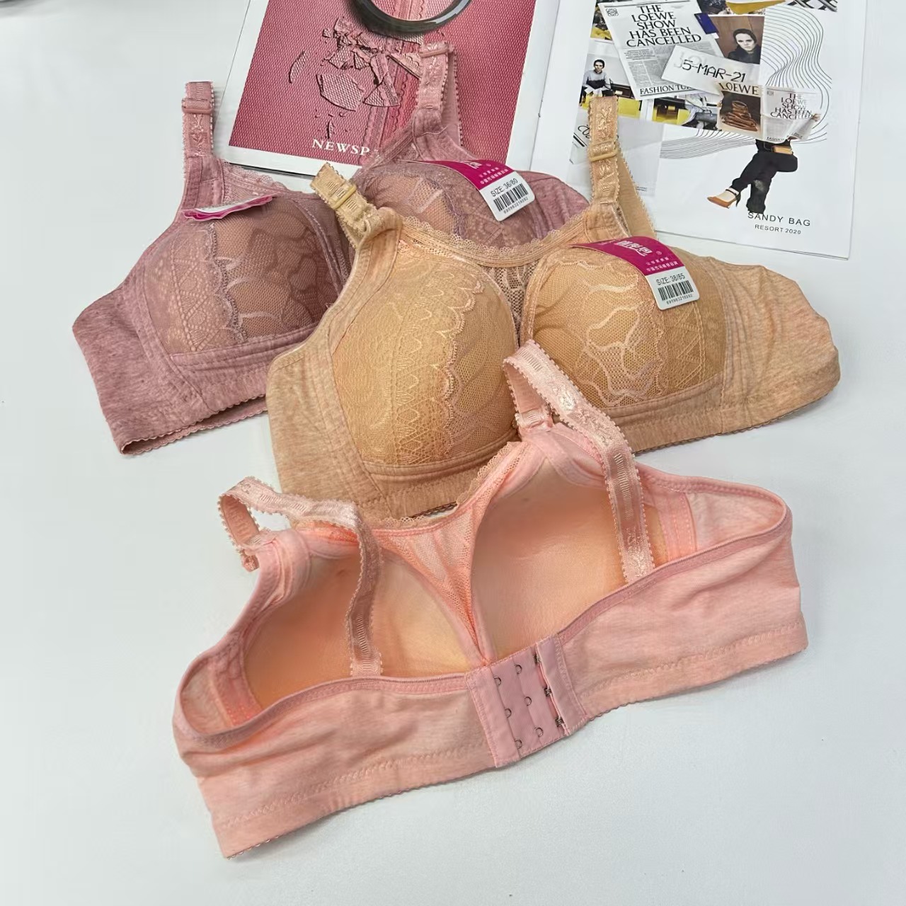 7153# Export to the Middle East and Africa in stock sexy women's bras, lift and gather comfortable and breathable sports bras for women, QNI Item Picture