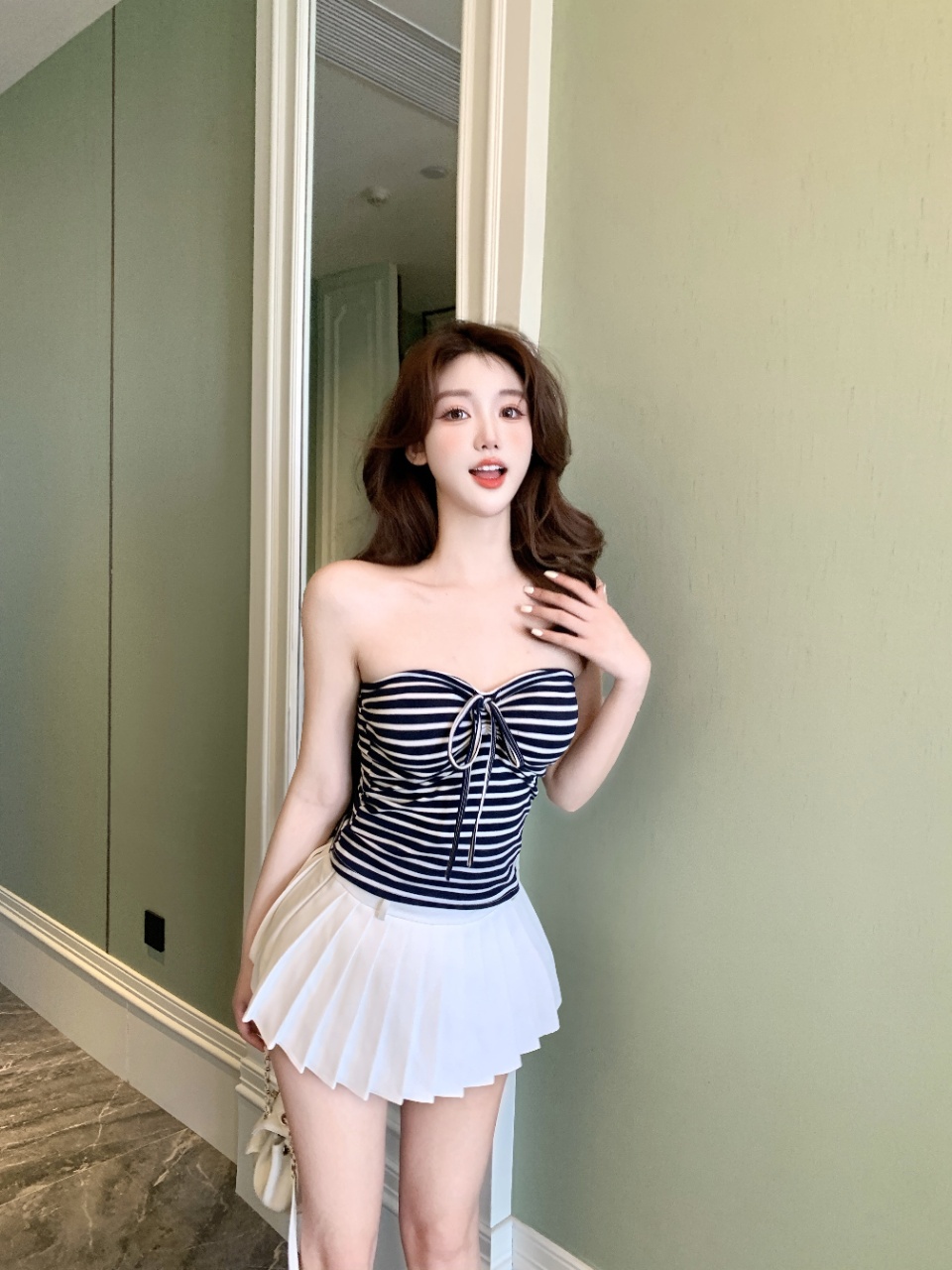 American hot girl striped strappy strapless vest for women, summer sleeveless, slimming, and form-fitting design. It can be worn as an inner layer and an outer layer top pic 12