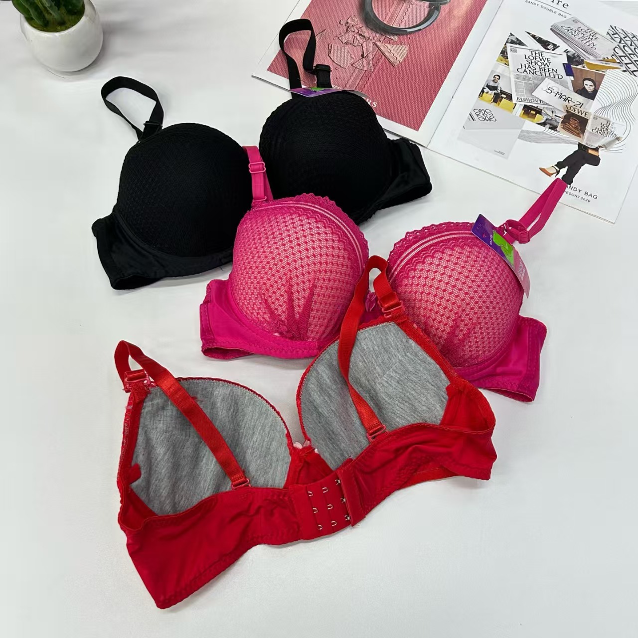 347# Export to the Middle East and Africa in stock sexy women's bras, lift and gather comfortable and breathable sports bras for women, QNI Application Scenario